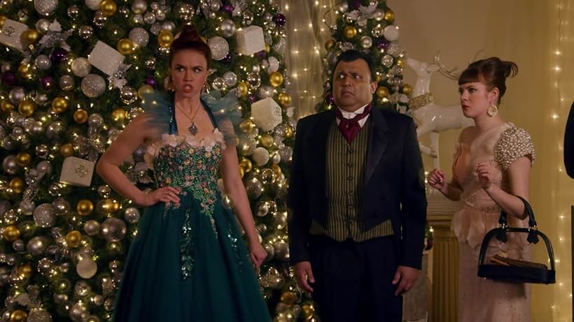 Chanelle Harquail-Ivsak and Lillian Doucet-Roche in A Cinderella Story: Christmas Wish (2019)