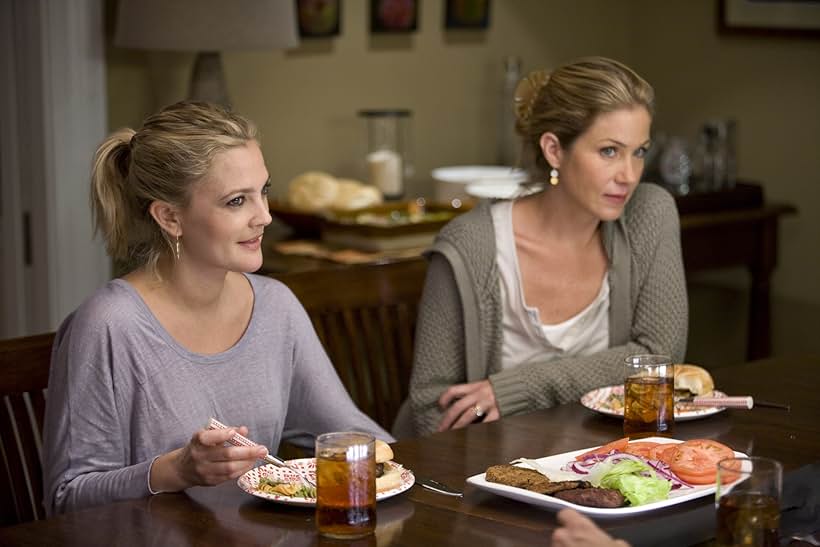 Drew Barrymore and Christina Applegate in Going the Distance (2010)