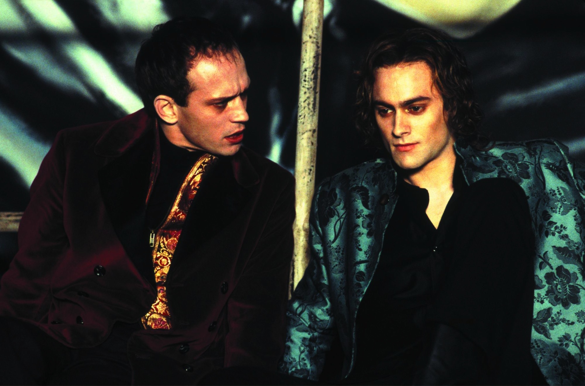 Vincent Perez and Stuart Townsend in Queen of the Damned (2002)