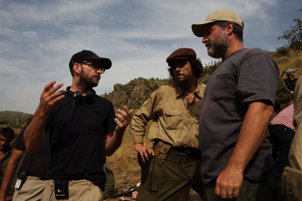 Benicio Del Toro and Steven Soderbergh in Che: Part Two (2008)