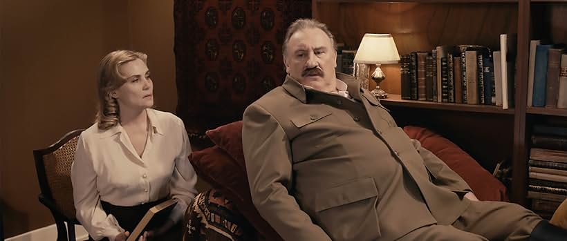 Gérard Depardieu and Emmanuelle Seigner in Stalin's Couch (2016)