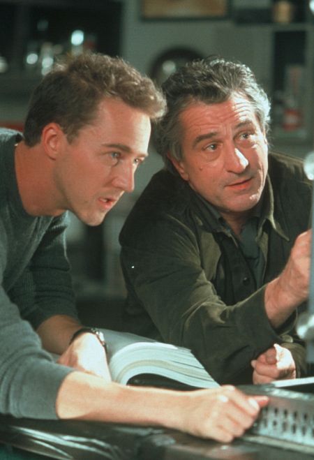 Robert De Niro and Edward Norton in The Score (2001)