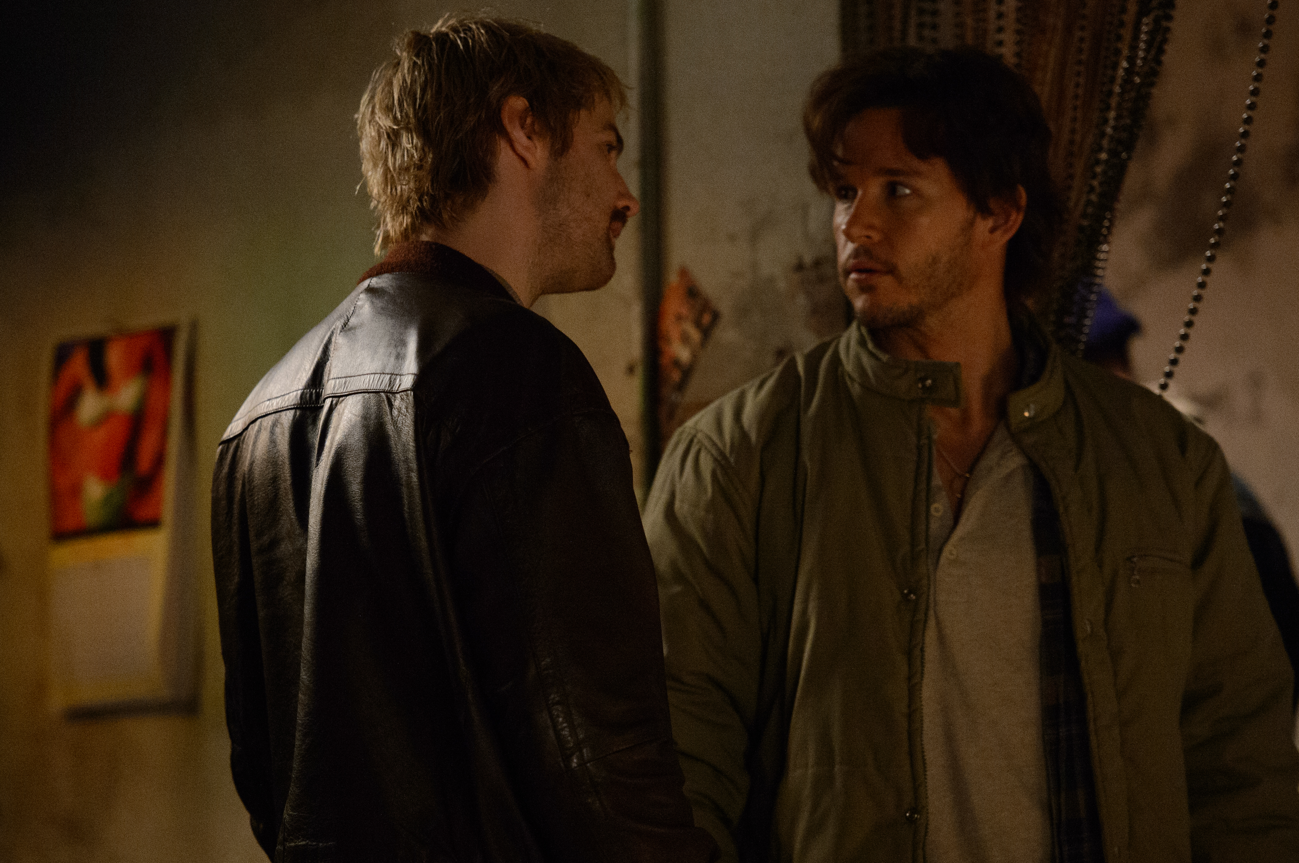 Ryan Kwanten and Jim Sturgess in Kidnapping Mr. Heineken (2015)