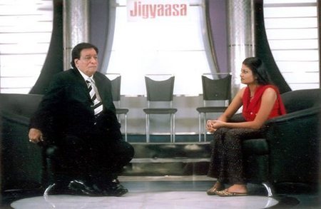 Jaya Bhattacharya and Kader Khan in Jigyaasa (2006)