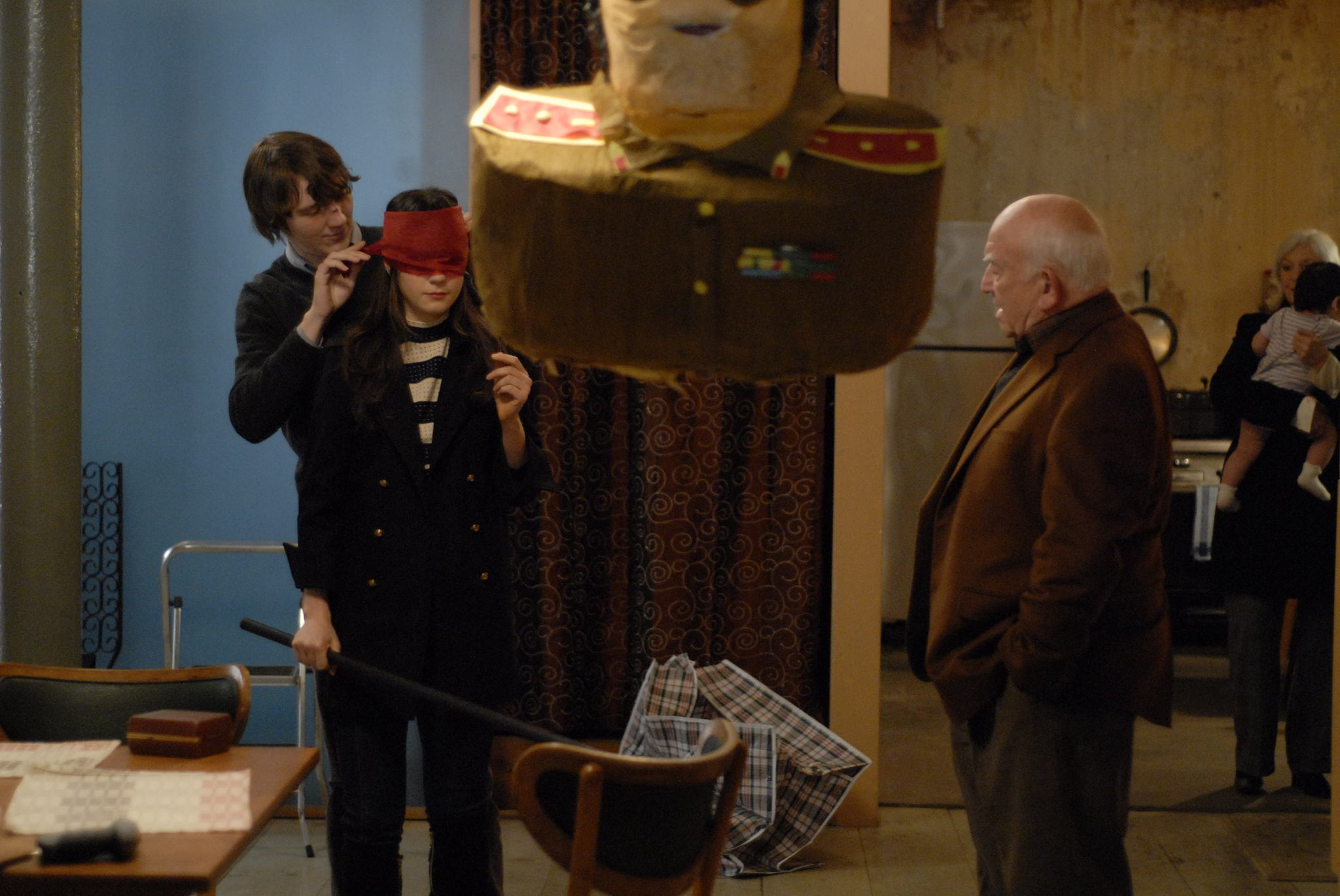 Edward Asner, Paul Dano, and Zooey Deschanel in Gigantic (2008)