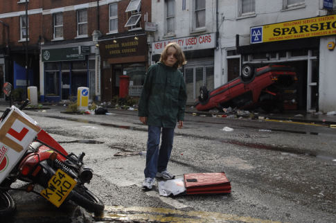 Mackintosh Muggleton in 28 Weeks Later (2007)