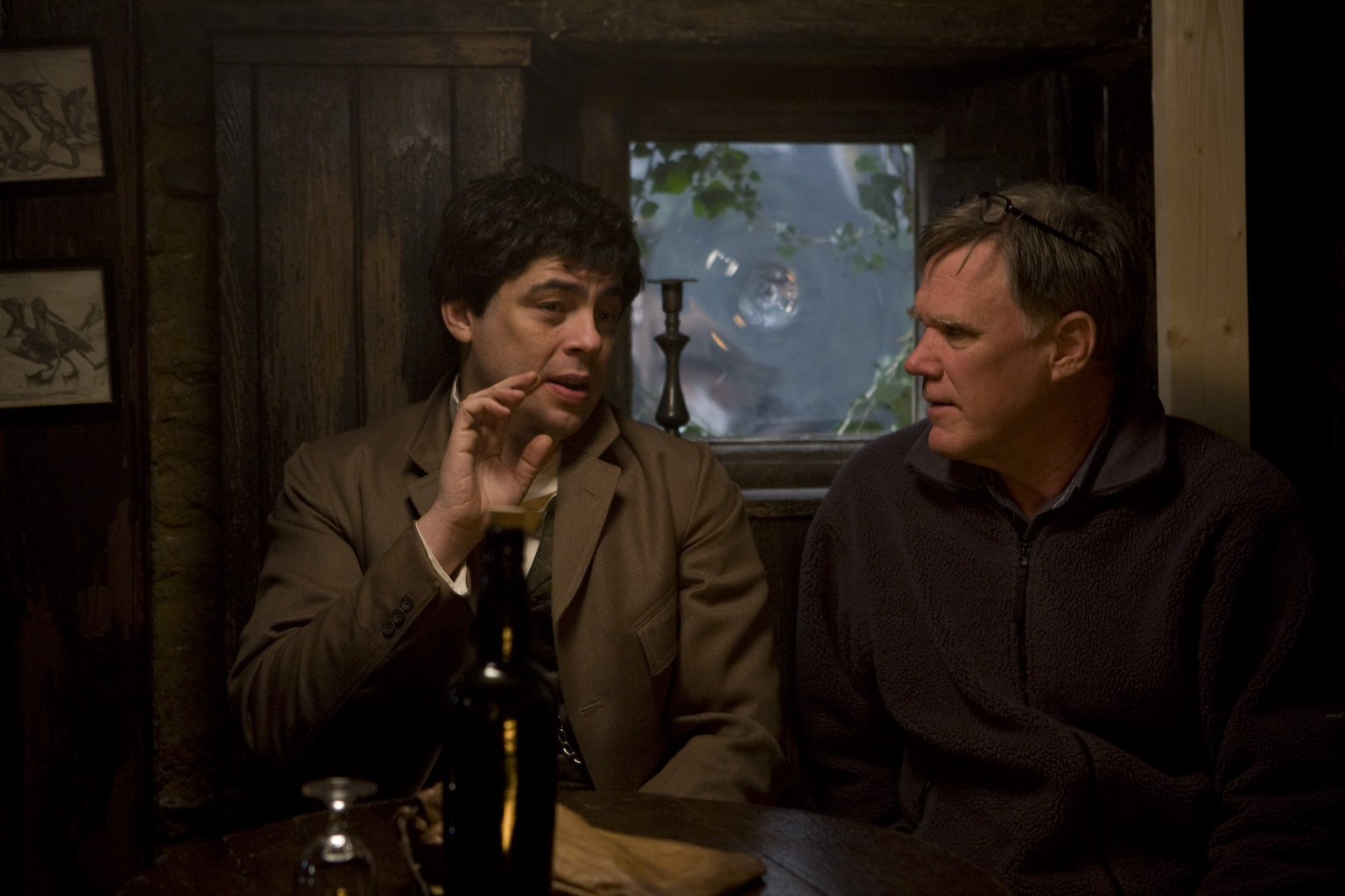 Benicio Del Toro and Joe Johnston in The Wolfman (2010)