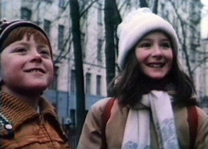 Vasiliy Burgman and Anja Migdal in Kuvyrok cherez golovu (1988)