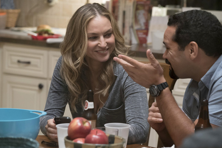 Drea de Matteo and Vincent Laresca in Shades of Blue (2016)