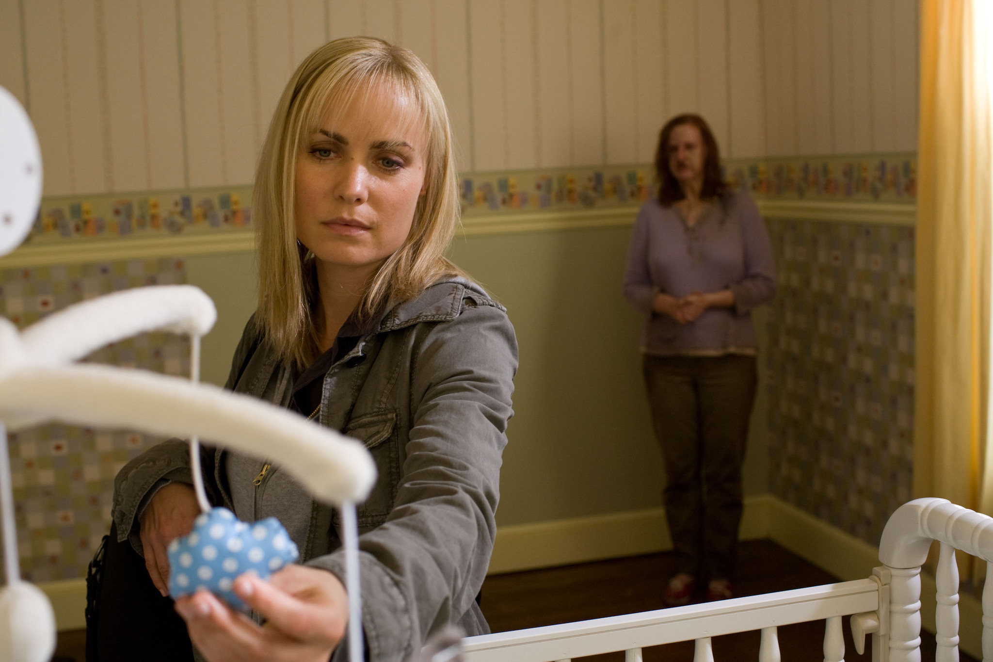 Radha Mitchell and Lisa K. Wyatt in The Crazies (2010)