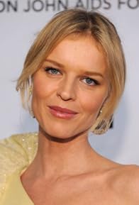 Primary photo for Eva Herzigova