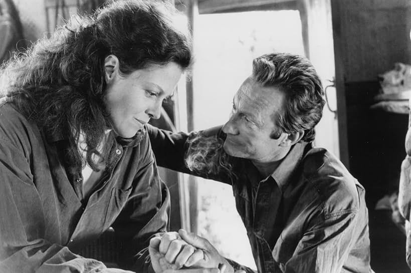 Sigourney Weaver and Bryan Brown in Gorillas in the Mist (1988)