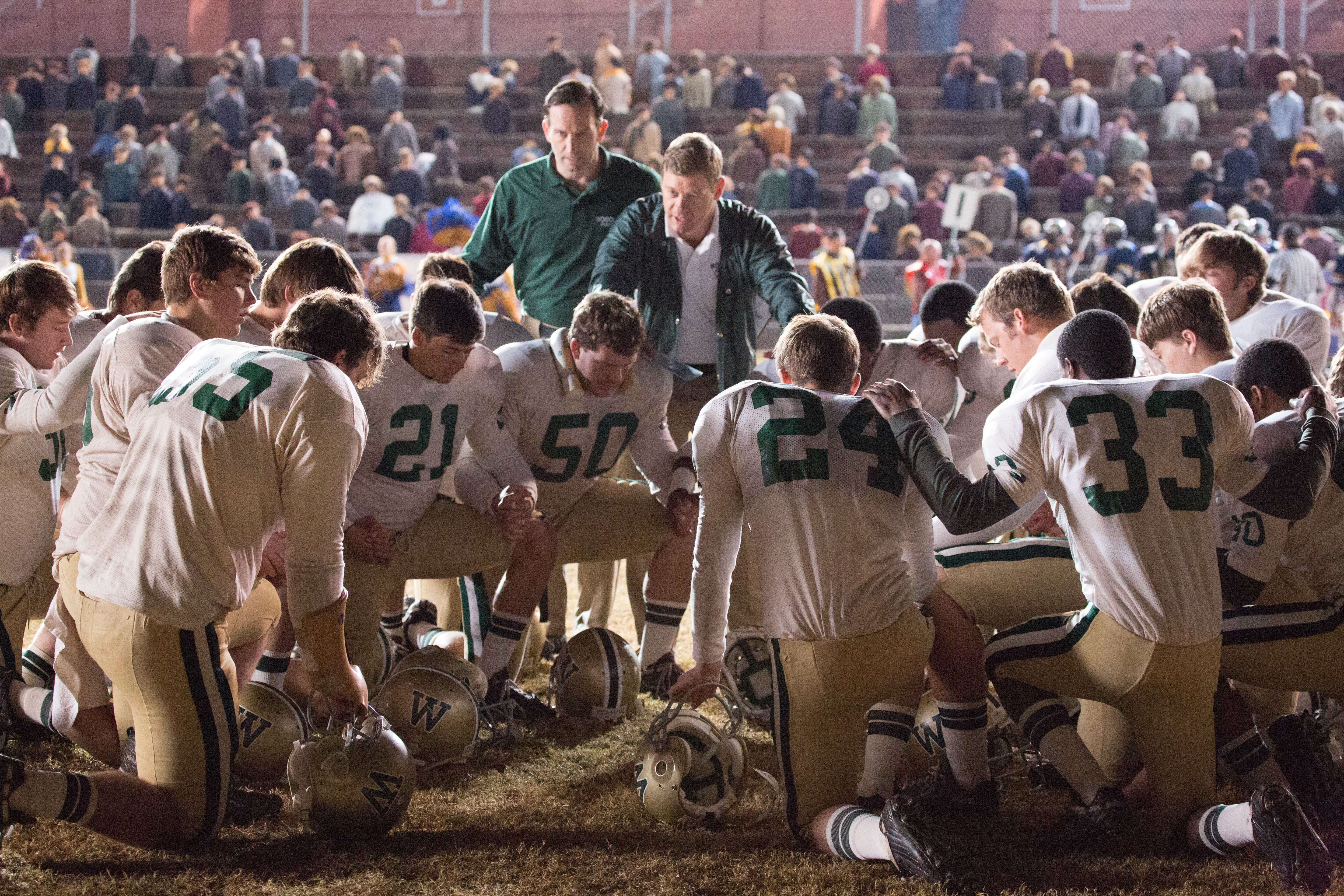 Nic Bishop and Kevin Sizemore in Woodlawn (2015)