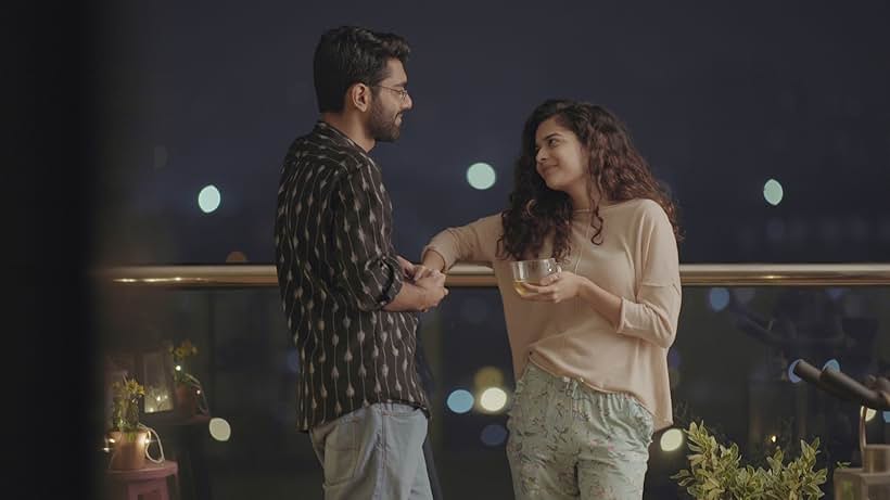 Dhruv Sehgal and Mithila Palkar in Little Things (2016)