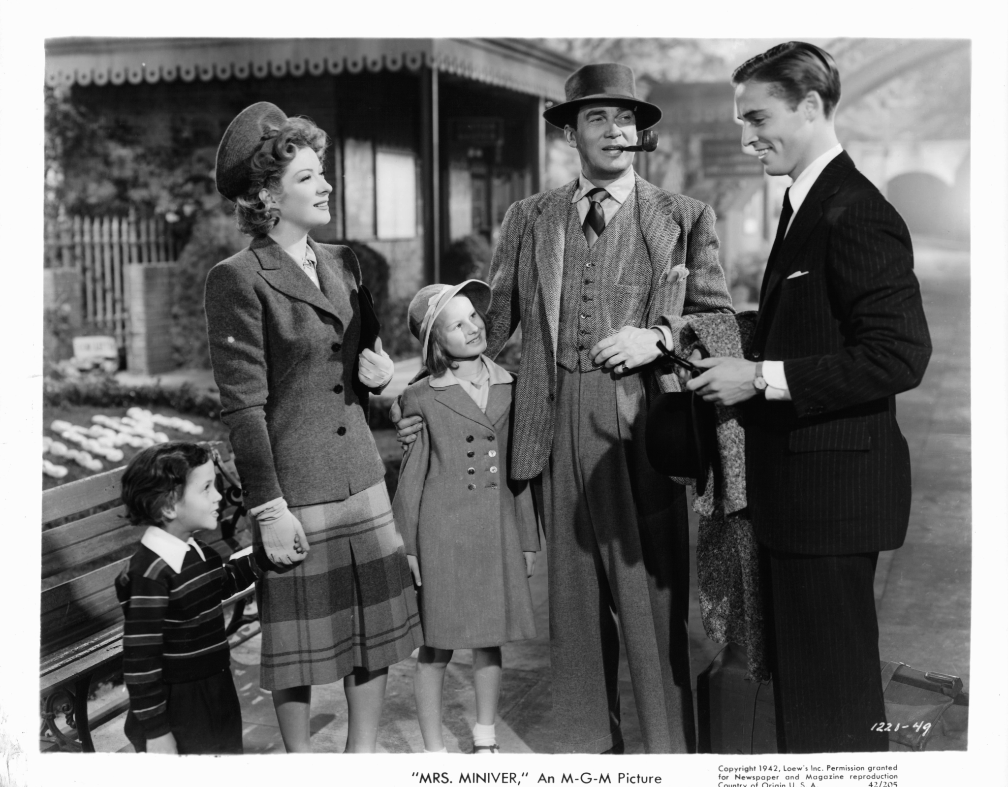 Greer Garson, Richard Ney, and Walter Pidgeon in Mrs. Miniver (1942)