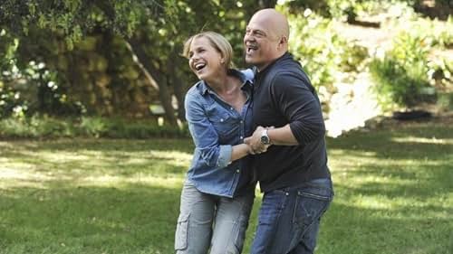 Julie Benz and Michael Chiklis in No Ordinary Family (2010)