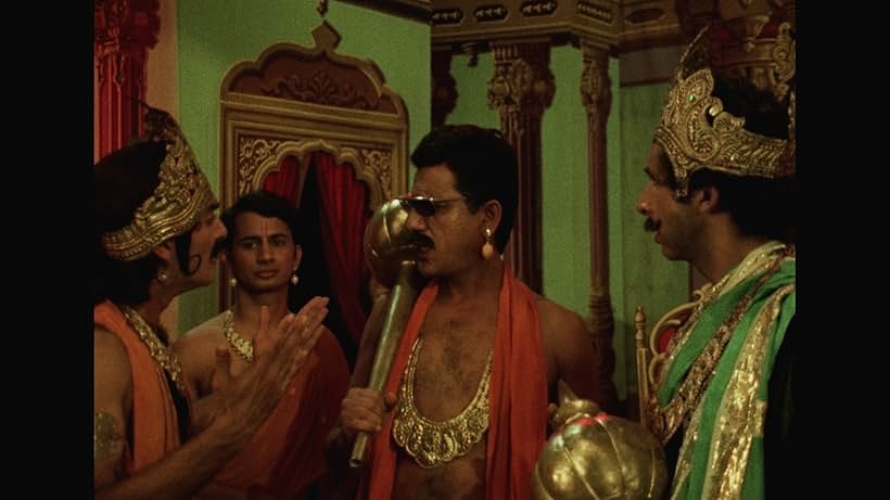 Om Puri and Naseeruddin Shah in Jaane Bhi Do Yaaro (1983)