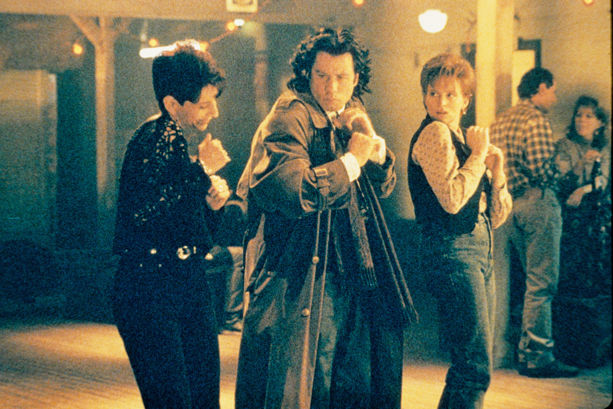 John Travolta, JoAnn Fregalette Jansen, and Jane Lanier in Michael (1996)