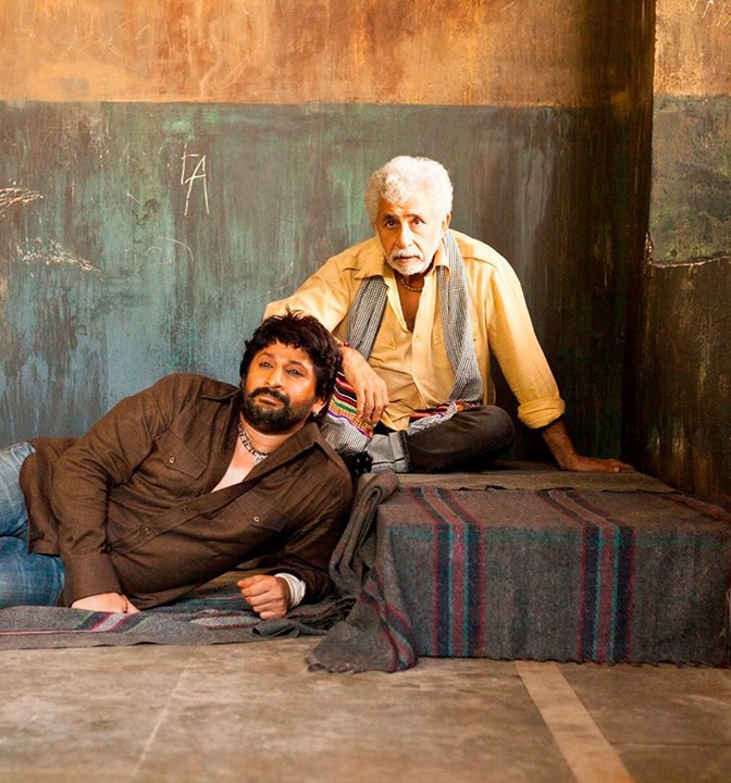 Arshad Warsi and Naseeruddin Shah in Dedh Ishqiya (2014)