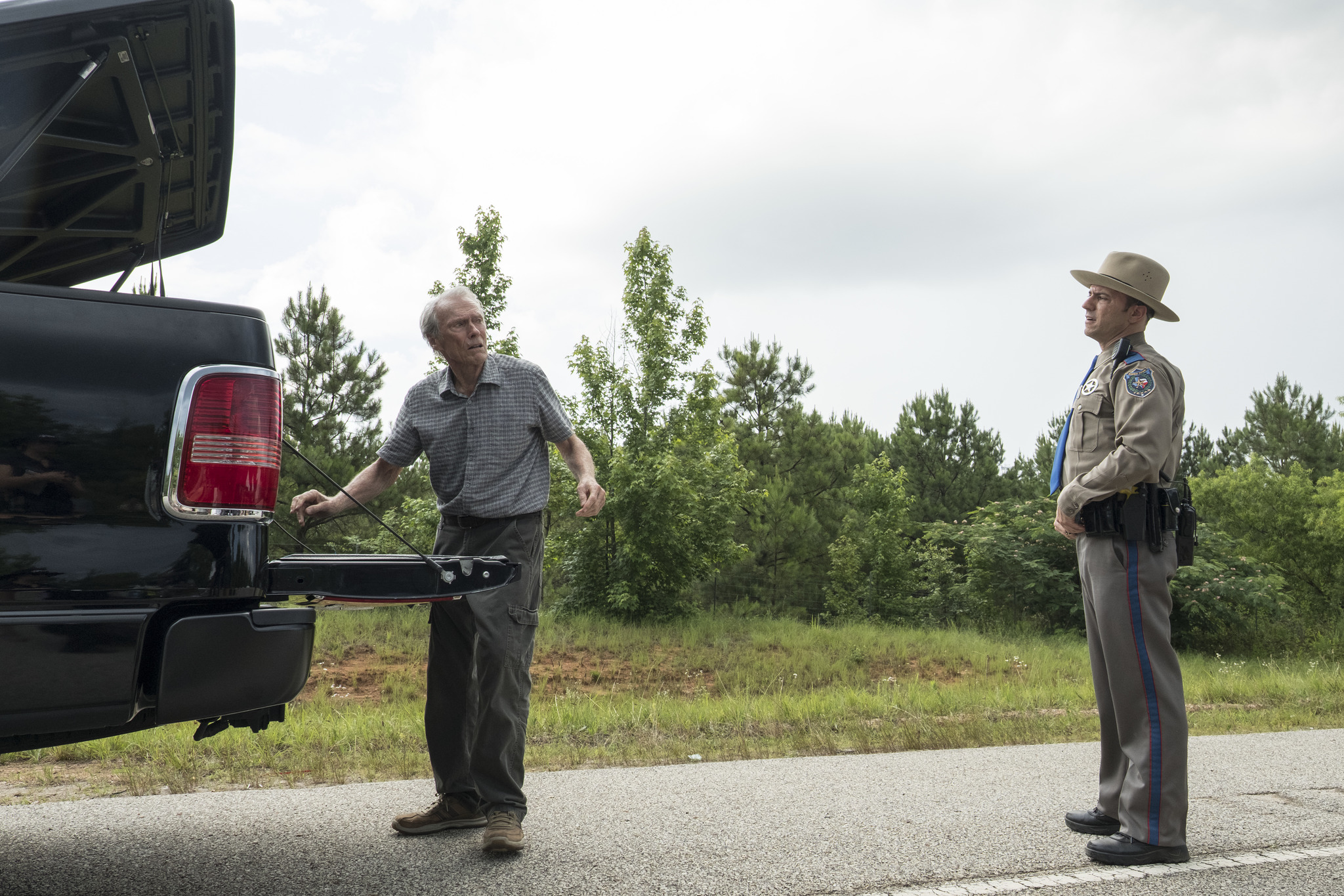 Clint Eastwood and Alan Heckner in The Mule (2018)