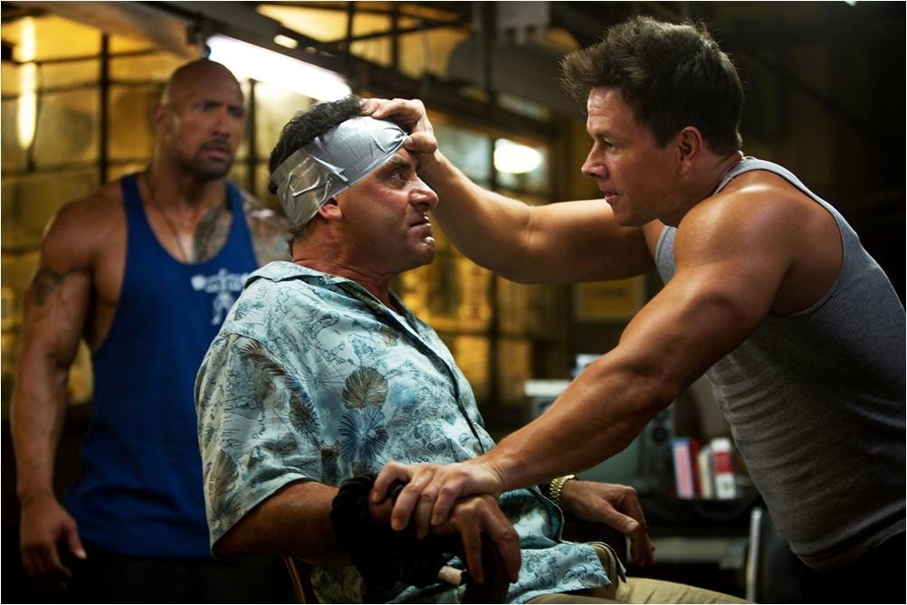 Mark Wahlberg, Tony Shalhoub, and Dwayne Johnson in Pain & Gain (2013)