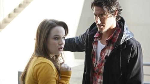 Eric Balfour and Kay Panabaker in No Ordinary Family (2010)