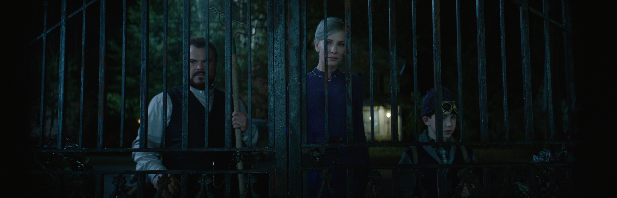 Cate Blanchett, Jack Black, and Owen Vaccaro in The House with a Clock in Its Walls (2018)