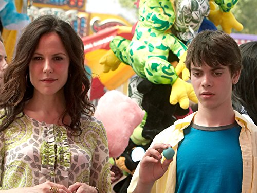 Mary-Louise Parker and Alexander Gould in Weeds (2005)