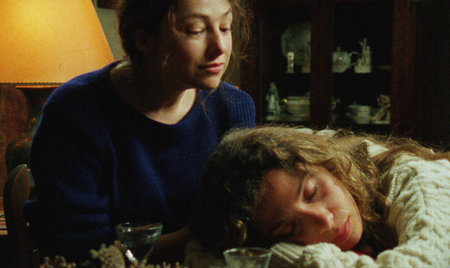 Hélène Lapiower and Iliana Lolic in En souvenir de nous (2007)