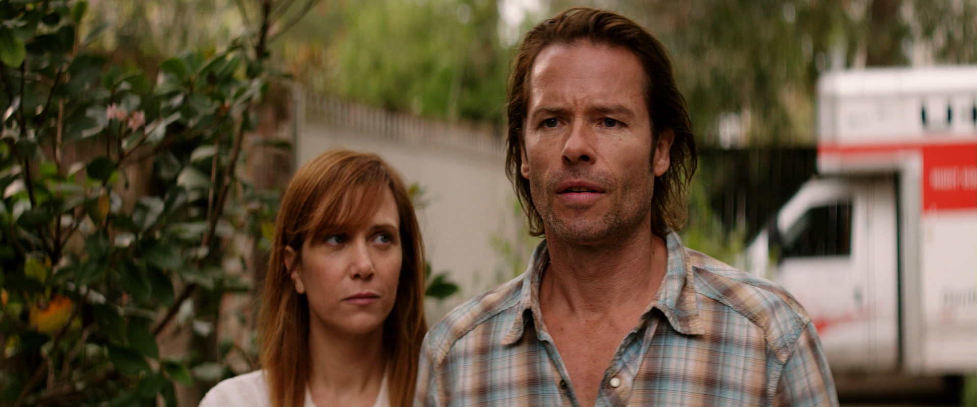 Guy Pearce and Kristen Wiig in Hateship Loveship (2013)