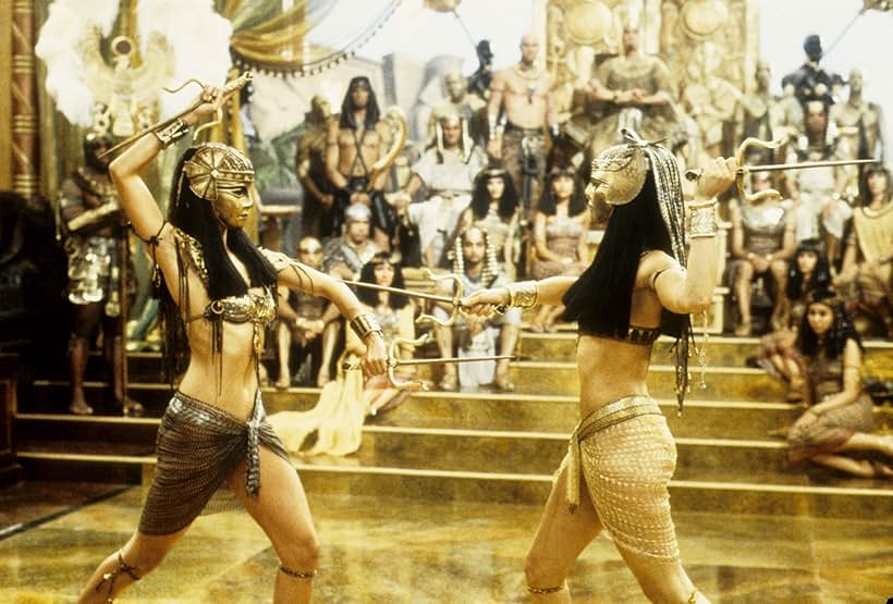 Rachel Weisz, Aharon Ipalé, Patricia Velasquez, and Arnold Vosloo in The Mummy Returns (2001)