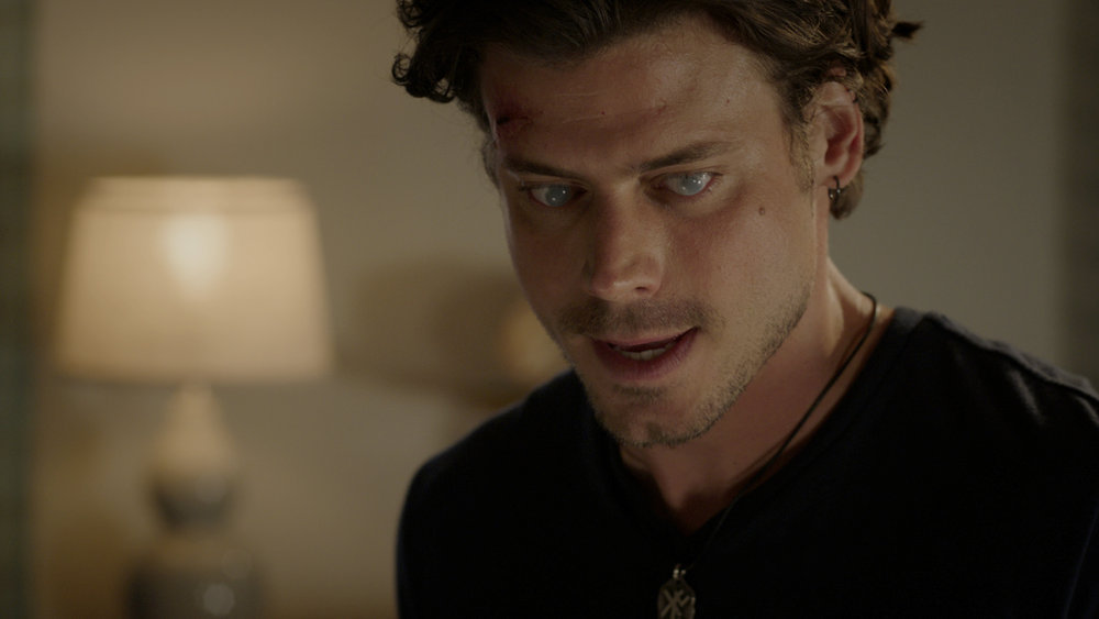 François Arnaud in Midnight, Texas (2017)