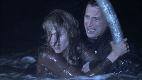 Robert Carlyle and Jessalyn Gilsig in Flood (2007)