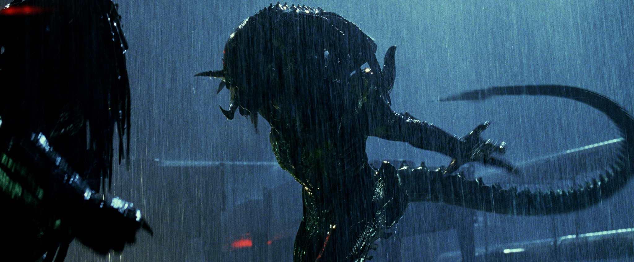 Tom Woodruff Jr. and Ian Whyte in Aliens vs. Predator: Requiem (2007)