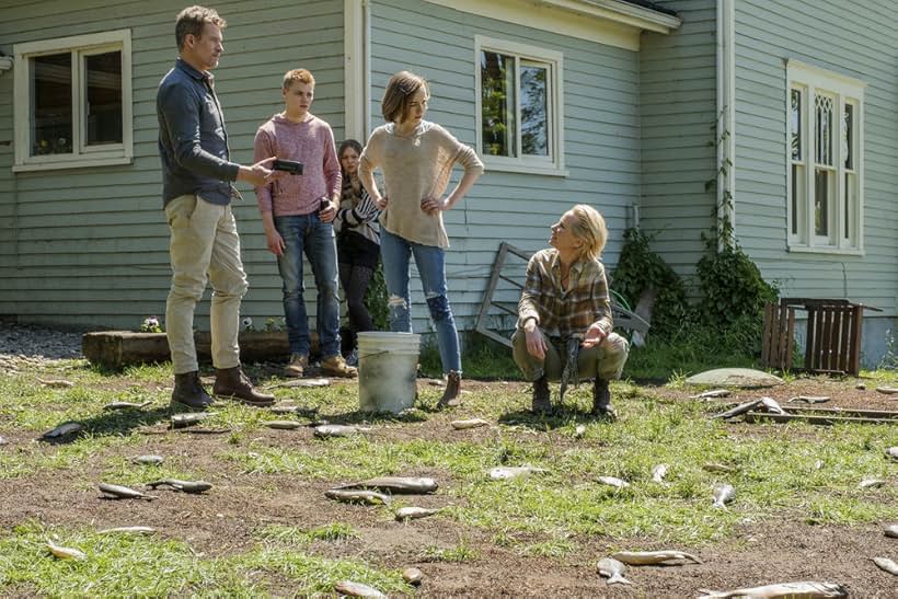 Anne Heche, James Tupper, Levi Meaden, Julia Sarah Stone, and Taylor Hickson in Aftermath (2016)