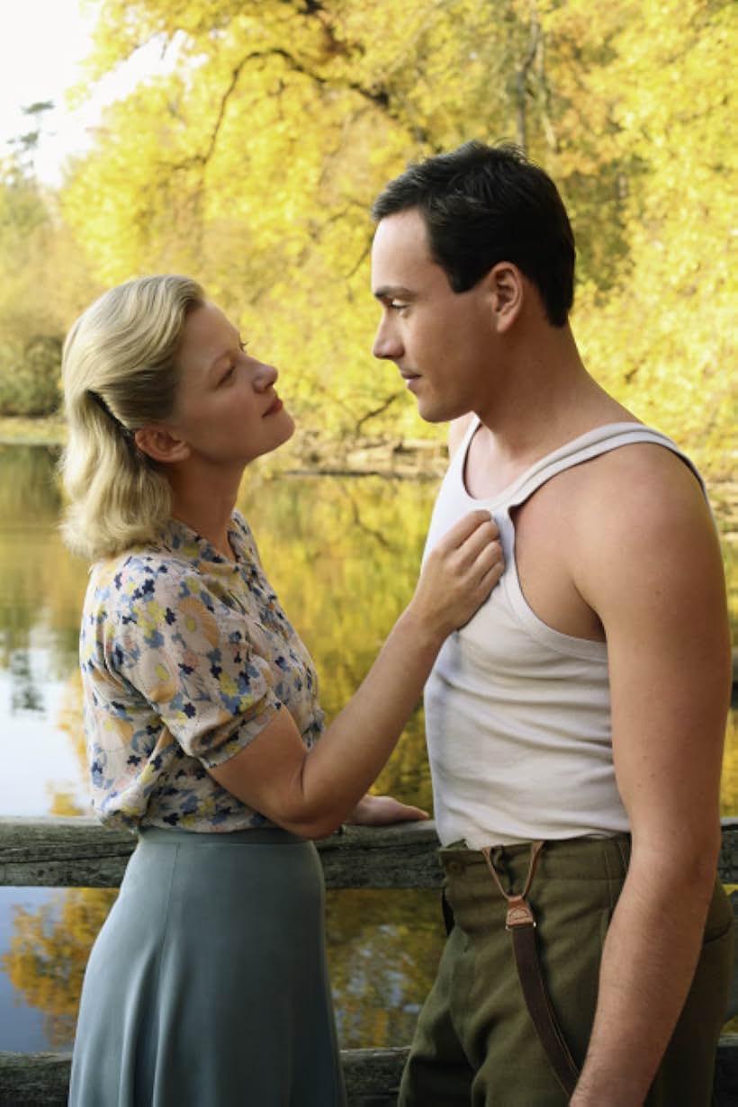 Gretchen Mol and Chris Klein in The Valley of Light (2006)