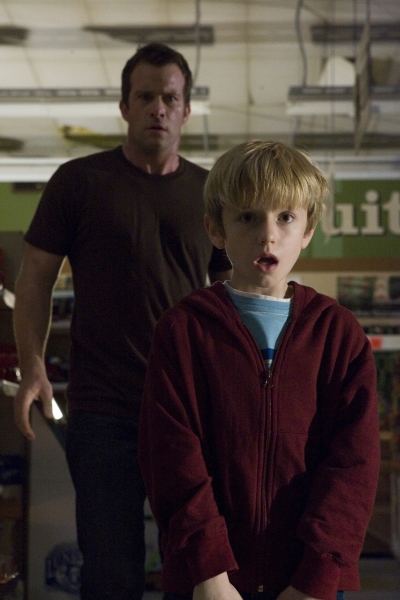 Thomas Jane and Nathan Gamble in The Mist (2007)