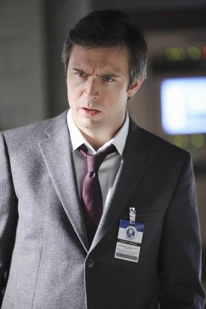 Jack Davenport in Flashforward (2009)