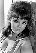 Anne Helm