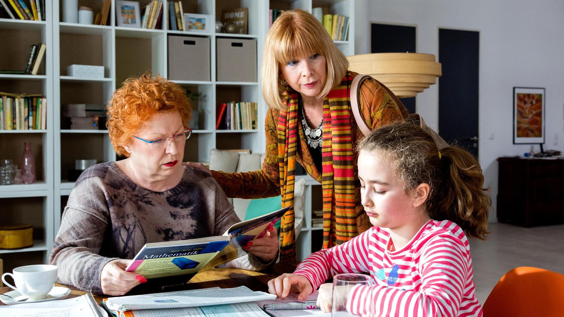 Hansi Jochmann, Ursela Monn, and Deborah Schneidermann in Tierärztin Dr. Mertens (2006)