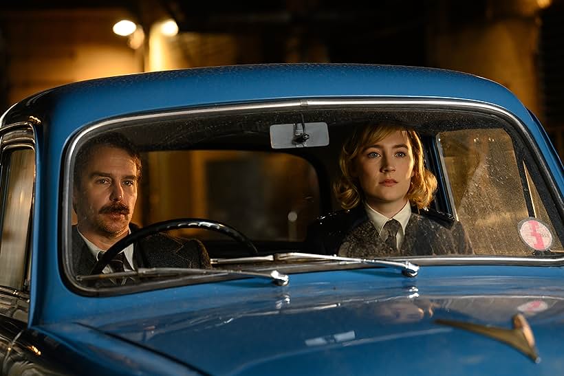 Sam Rockwell and Saoirse Ronan in See How They Run (2022)