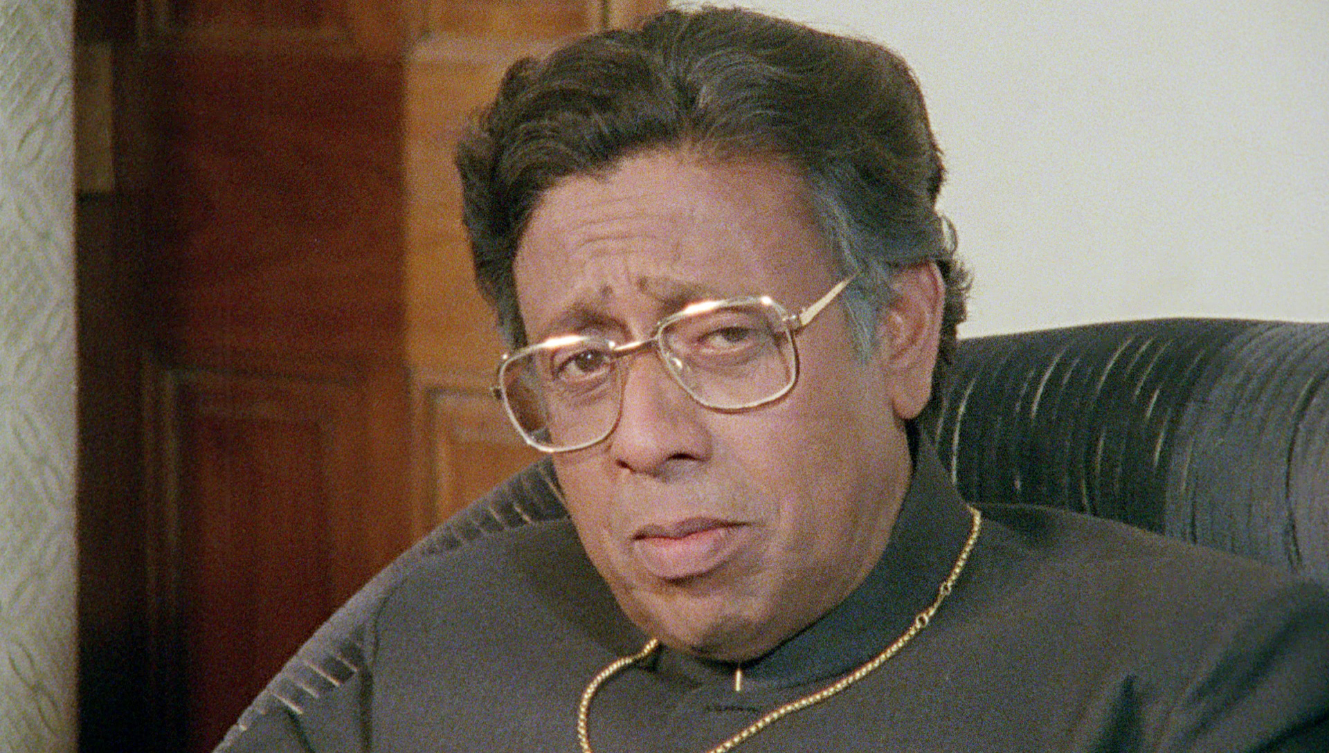 Nilu Phule in Maza Pati Karodpati (1988)