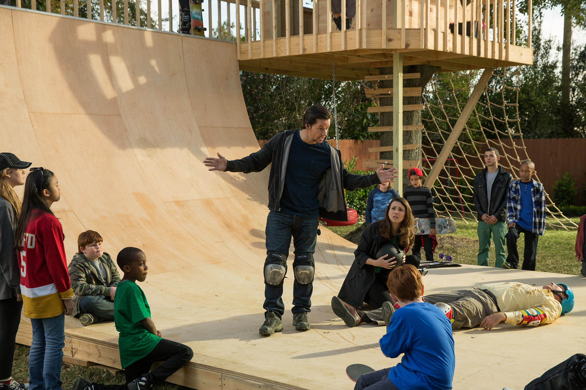 Mark Wahlberg, Will Ferrell, Linda Cardellini, LaJessie Smith, Grayson Thorne Kilpatrick, D'Vitrius Shirley-Davie, and Joshua Probus in Daddy's Home (2015)