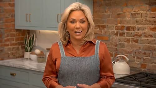 The heat is on in the Chrisley house! In the one-hour special, Chrisley Knows Thanksgiving, Julie Chrisley passes on her Thanksgiving recipes by teaching her children to cook timeless dishes all while delivering that classic Chrisley humor, and of course - a little family competition!