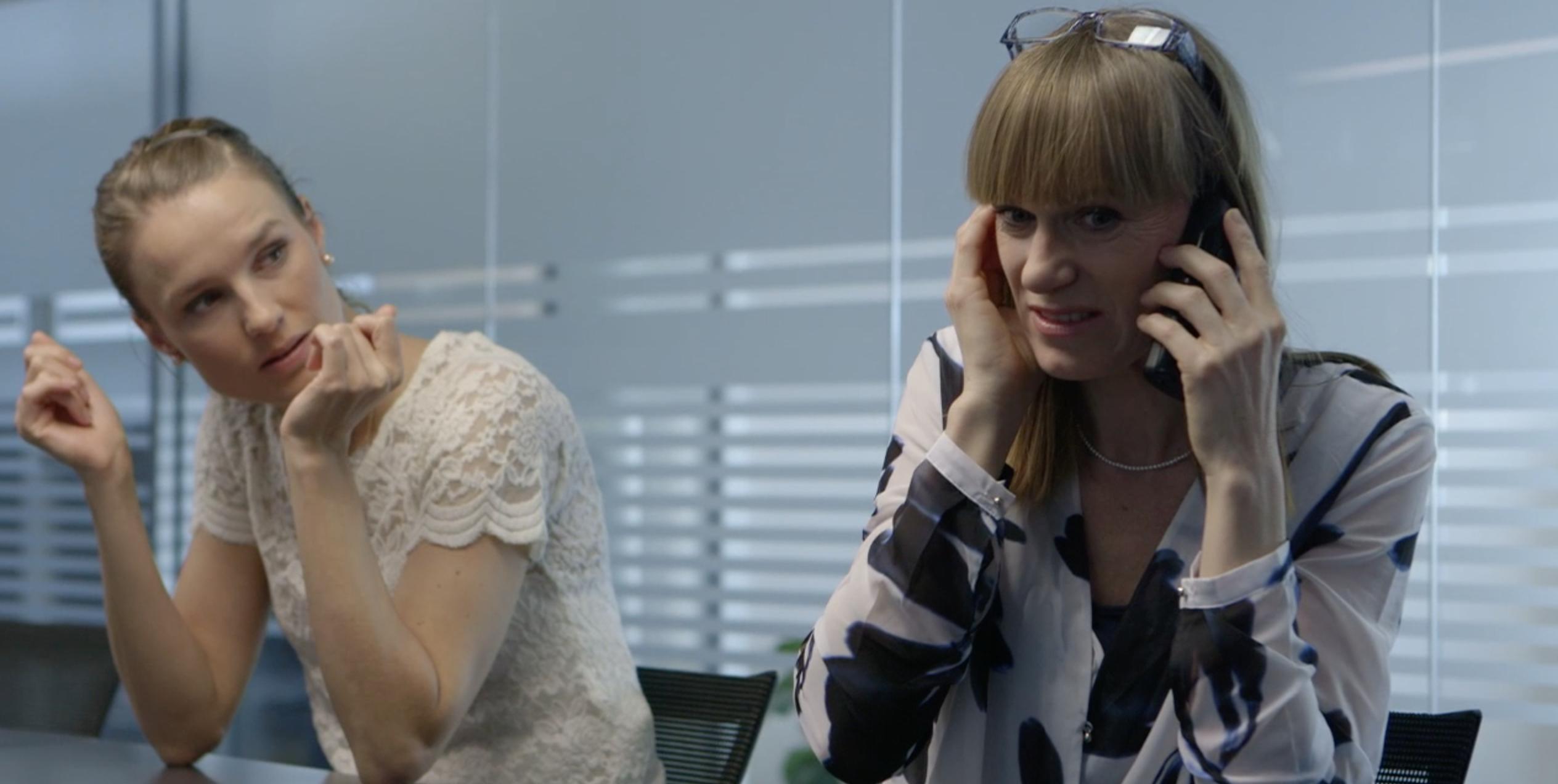 Maria Rich and Amanda Collin in Banken: New Normal (2014)