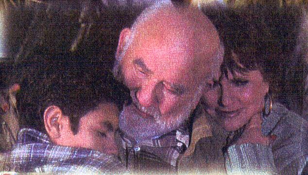 Edward Asner, Sharon Gless, and Jeffrey Licon in Bring Him Home (2000)