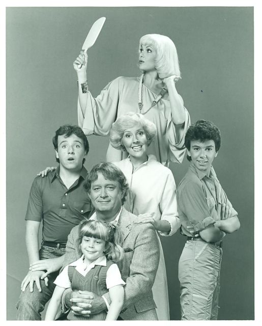 Mya Stark, Georgia Engel, Ann Jillian, Brandon Maggart, John P. Navin Jr., and Glenn Scarpelli in Jennifer Slept Here (1983)