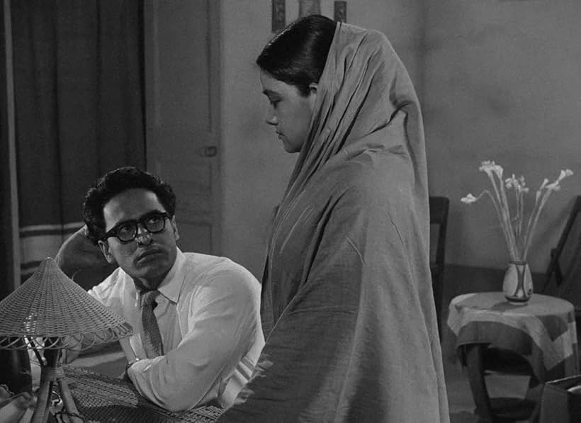 Gita Ghatak and Niranjan Ray in The Cloud-Capped Star (1960)