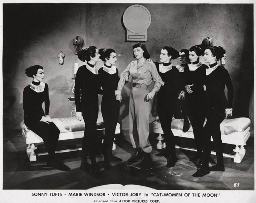 Marie Windsor in Cat-Women of the Moon (1953)