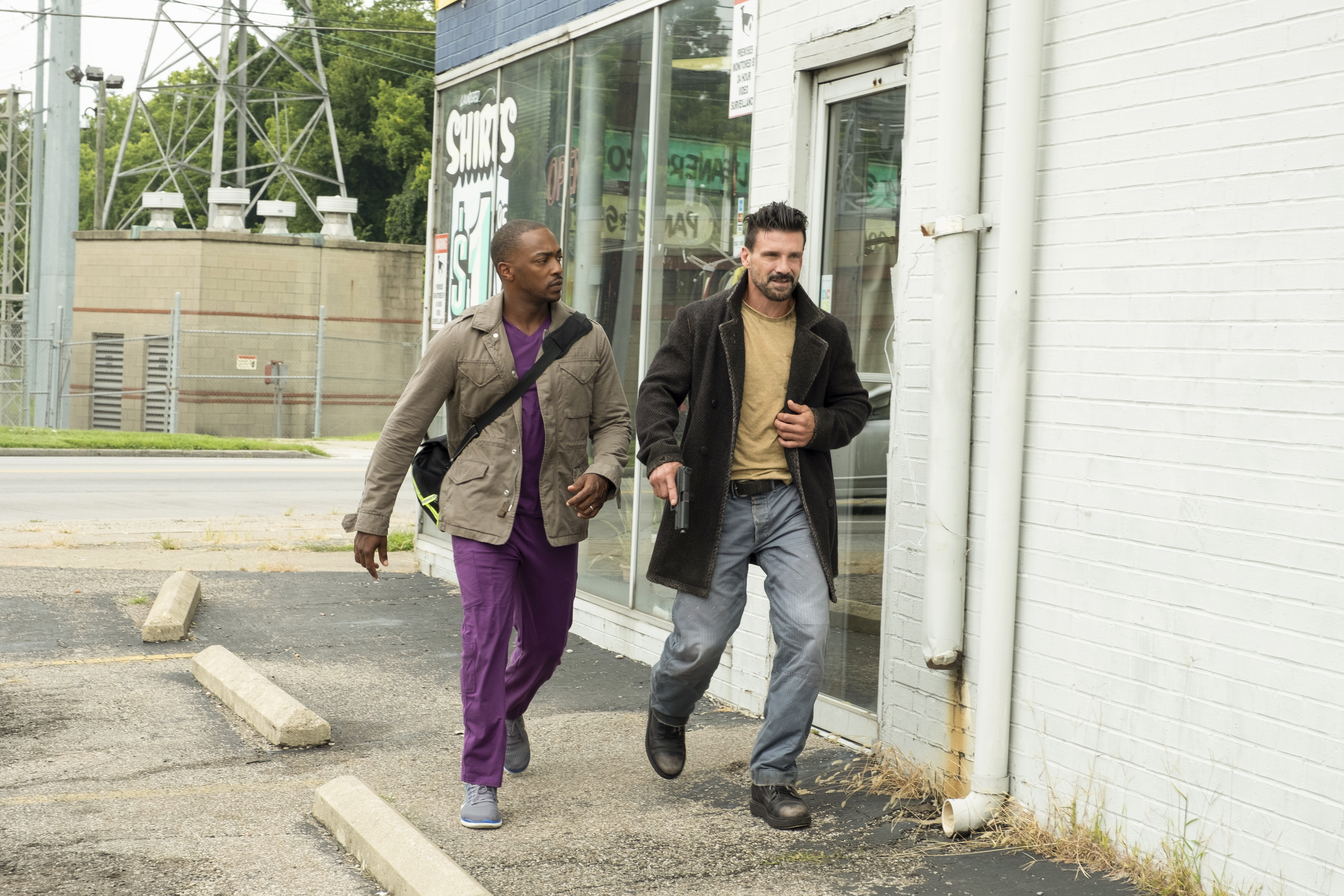 Frank Grillo and Anthony Mackie in Point Blank (2019)